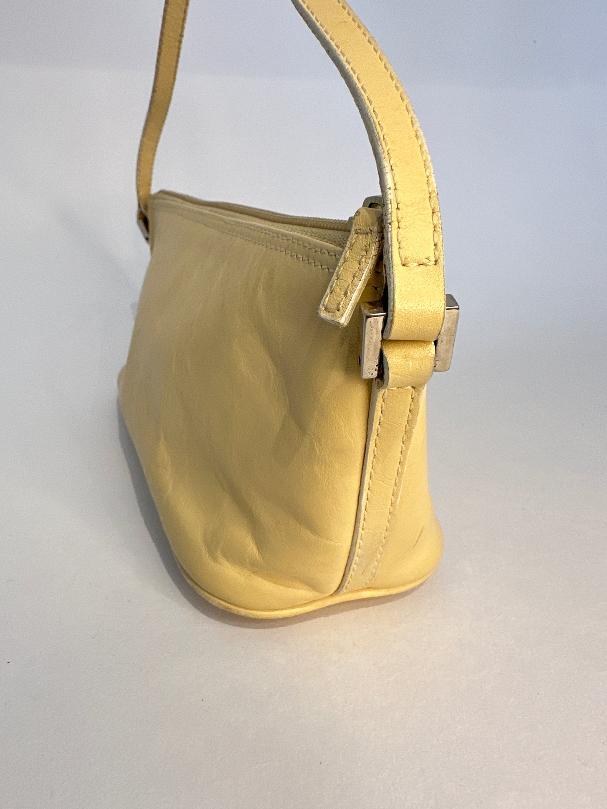 Gucci Boat Pochette Creme Leather