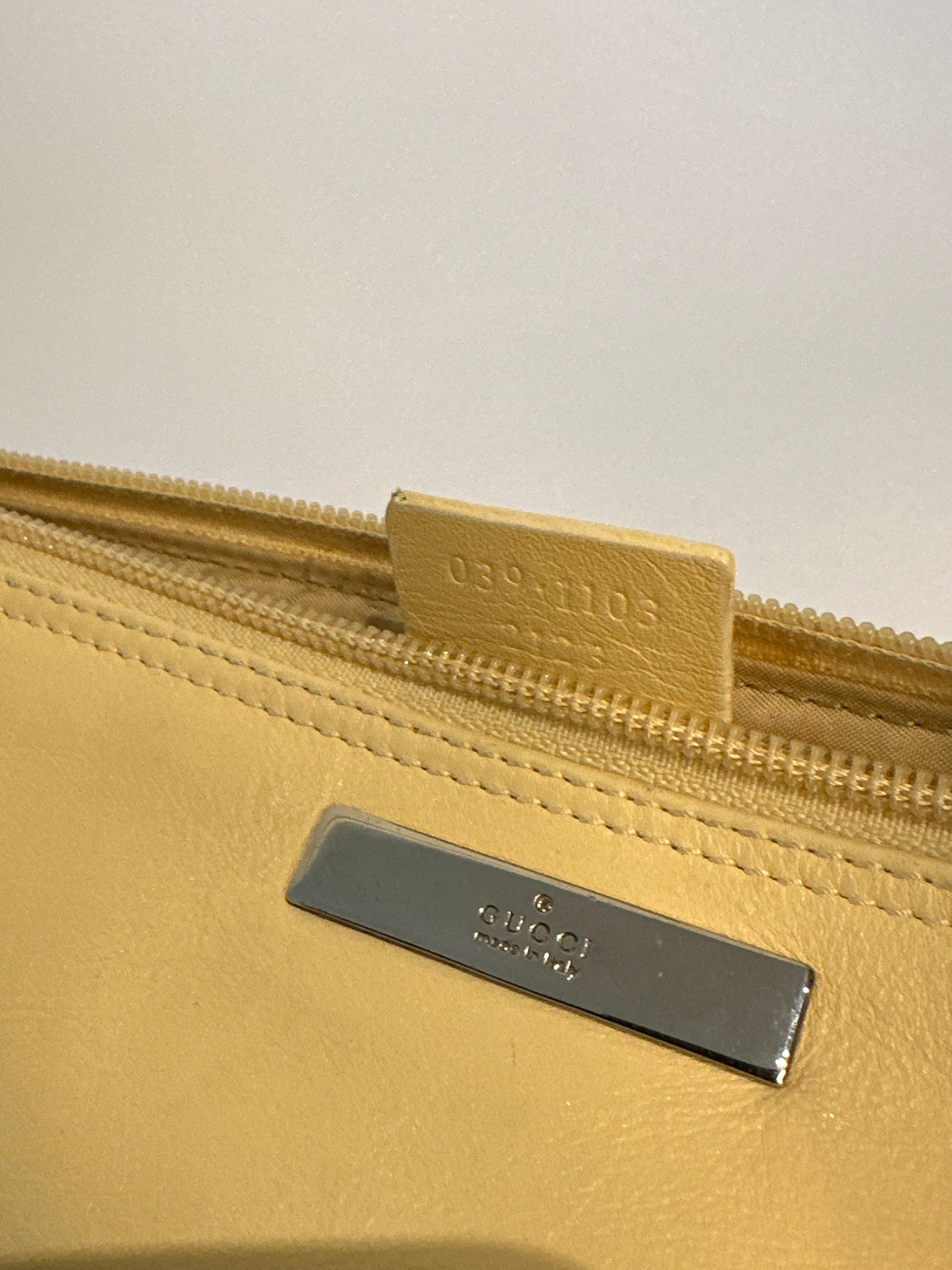 Gucci Boat Pochette Creme Leather