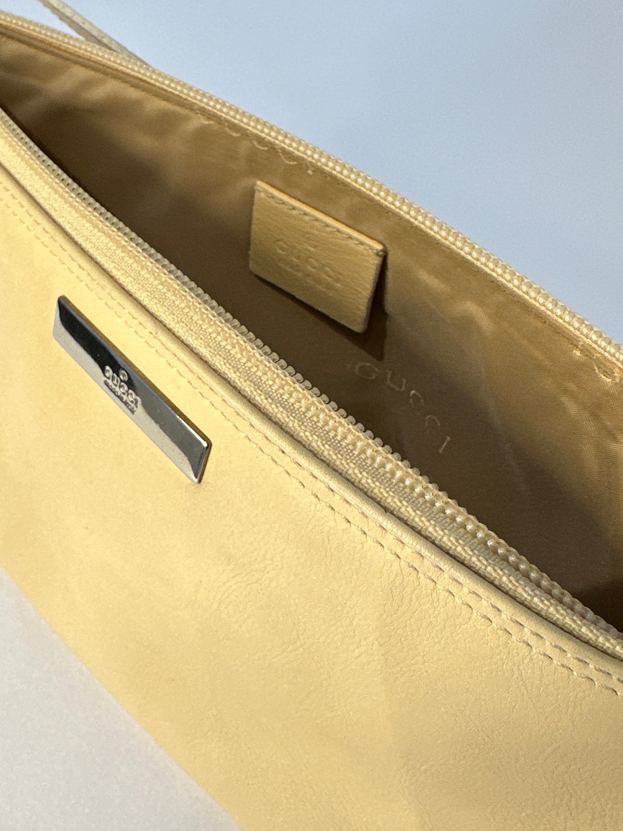 Gucci Boat Pochette Creme Leather